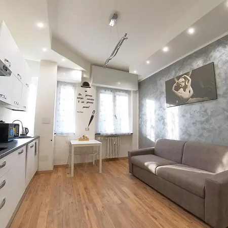N&ghomesweethome Canova Accogliente - Affari アパート ミラノ